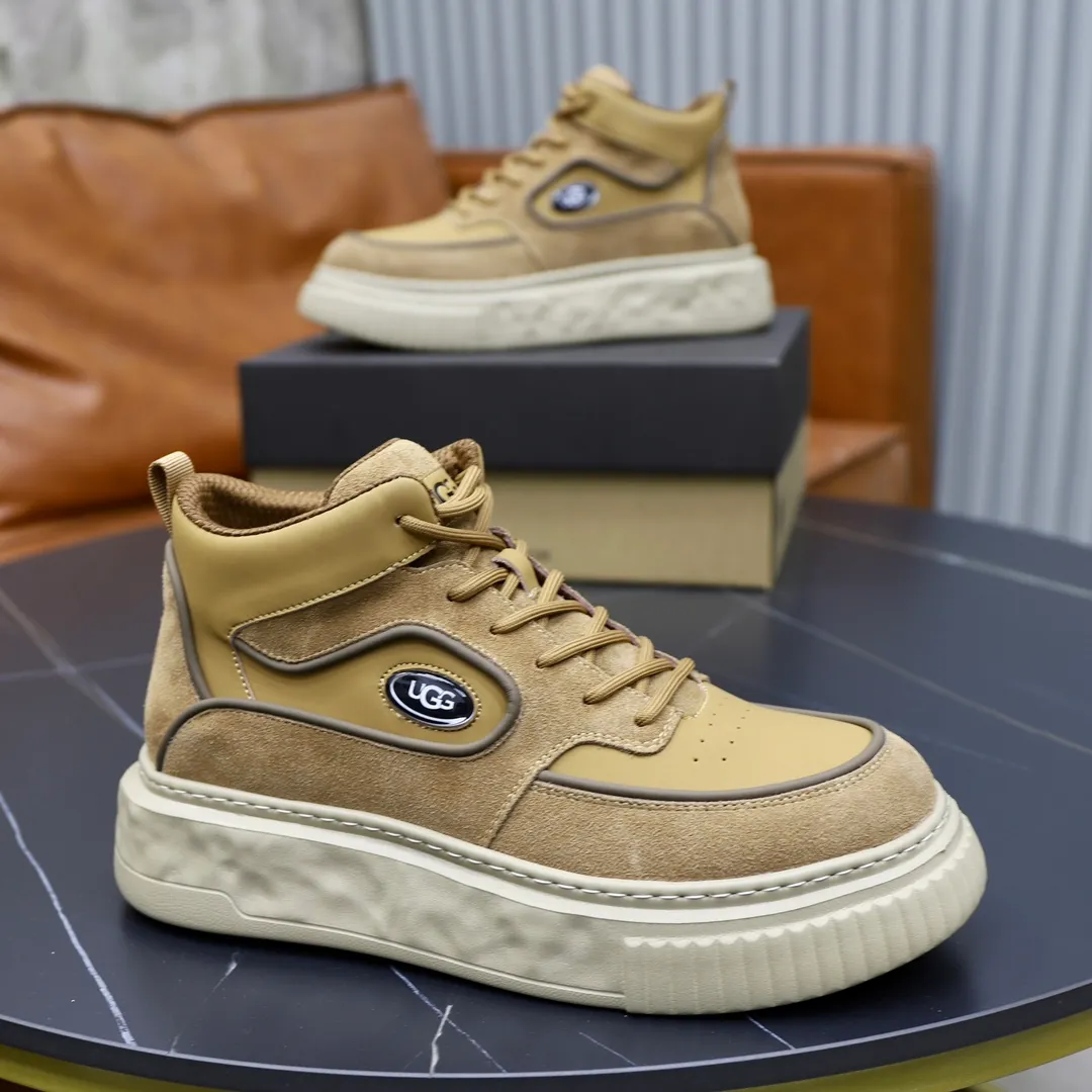 Ex-factory price: 620💰Thick wool imported from Australia Brand: UGG genuine purchase Size: 39-44 Grade: Official website 1:1 Material: First layer of genuine leather waterproof and antifreeze upper Real wool lining Original non-slip soft wear-resistant outsole Style category: Men's casual shoes Trendy style Comfortable on the feet Color: Official website color synchronization